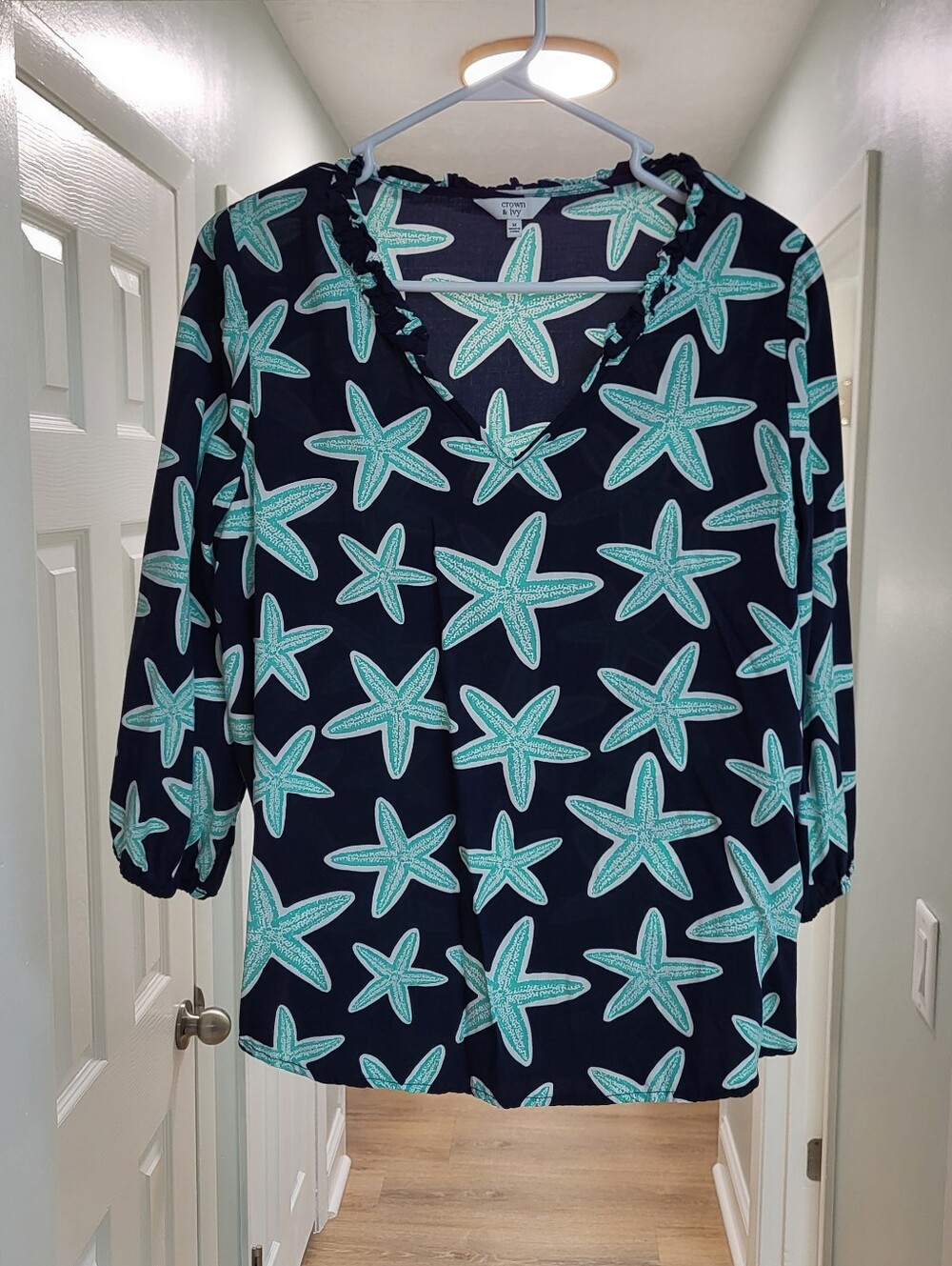 crown & ivy Navy Blouse with Aqua Starfish Print Medium Rayon
